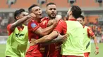 Pemain Persija merayakan gol yang dicetak Emaxwell Souza De Lima (tengah) saat menjamu PSM Makassar pada laga pekan ke-22 BRI Super League 2025/2026 di Jakarta International Stadium, Jumat (20/2/2026) malam WIB. Menjamu PSM Makassar pada laga pekan ke-22 BRI Super League 2025/2026, Persija berhasil meraih poin penuh. (Bola.com/Abdul Aziz)