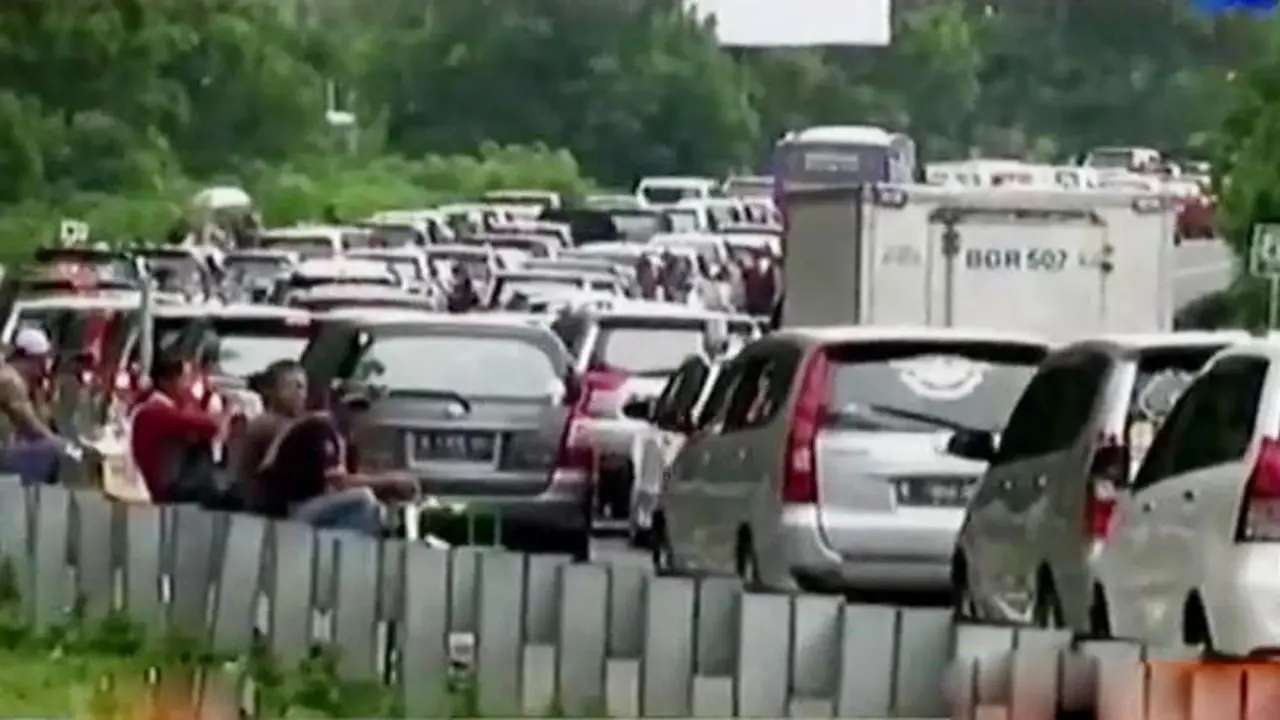Lalu Lintas Puncak Bogor Mengular hingga Jembatan Tertinggi Dunia