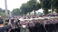Bentrok, 15 Simpatisan Rizieq Shihab Dibawa ke Polda Metro Jaya