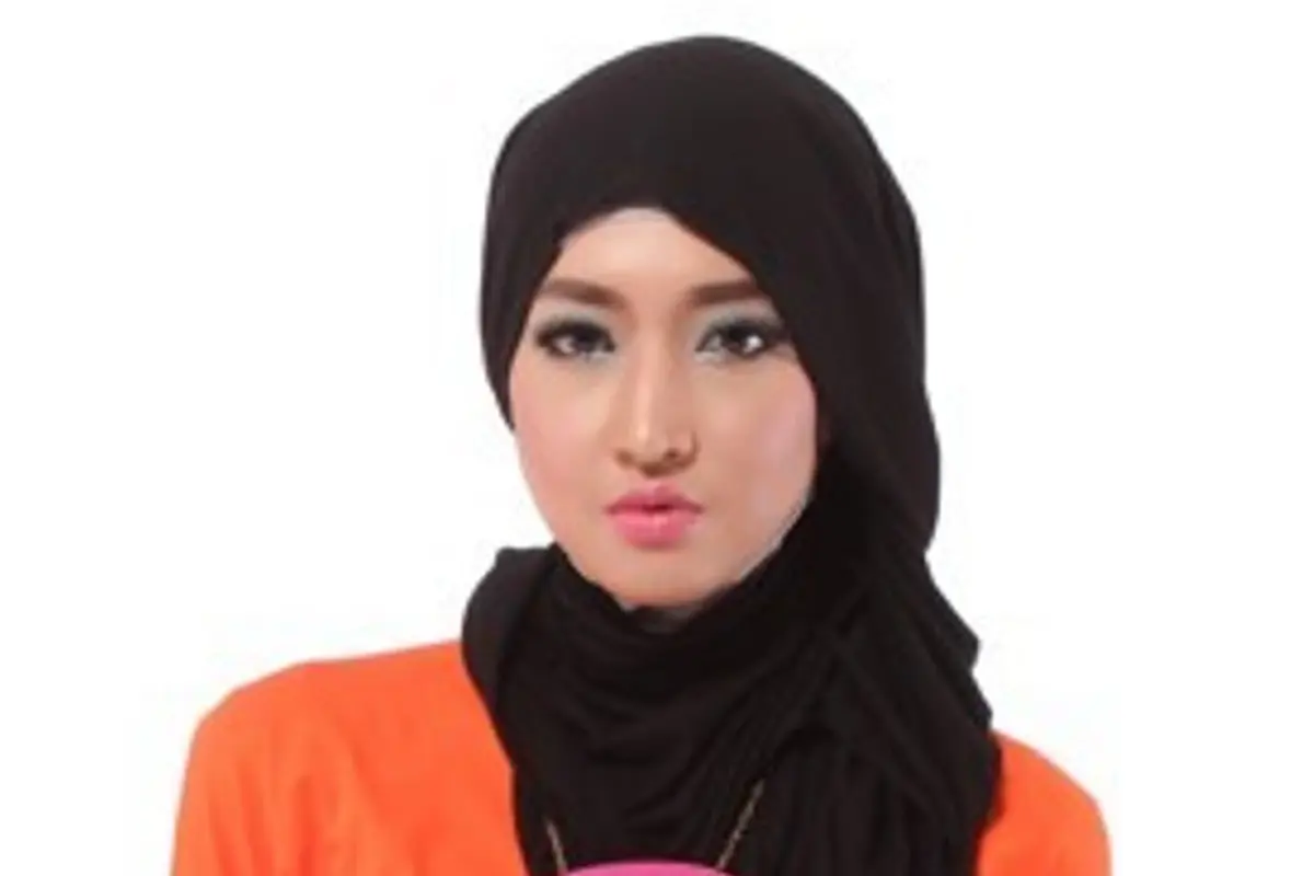 Gaya Fashion Hijab Blogger Asal Bandung yang Wajib Ditiru