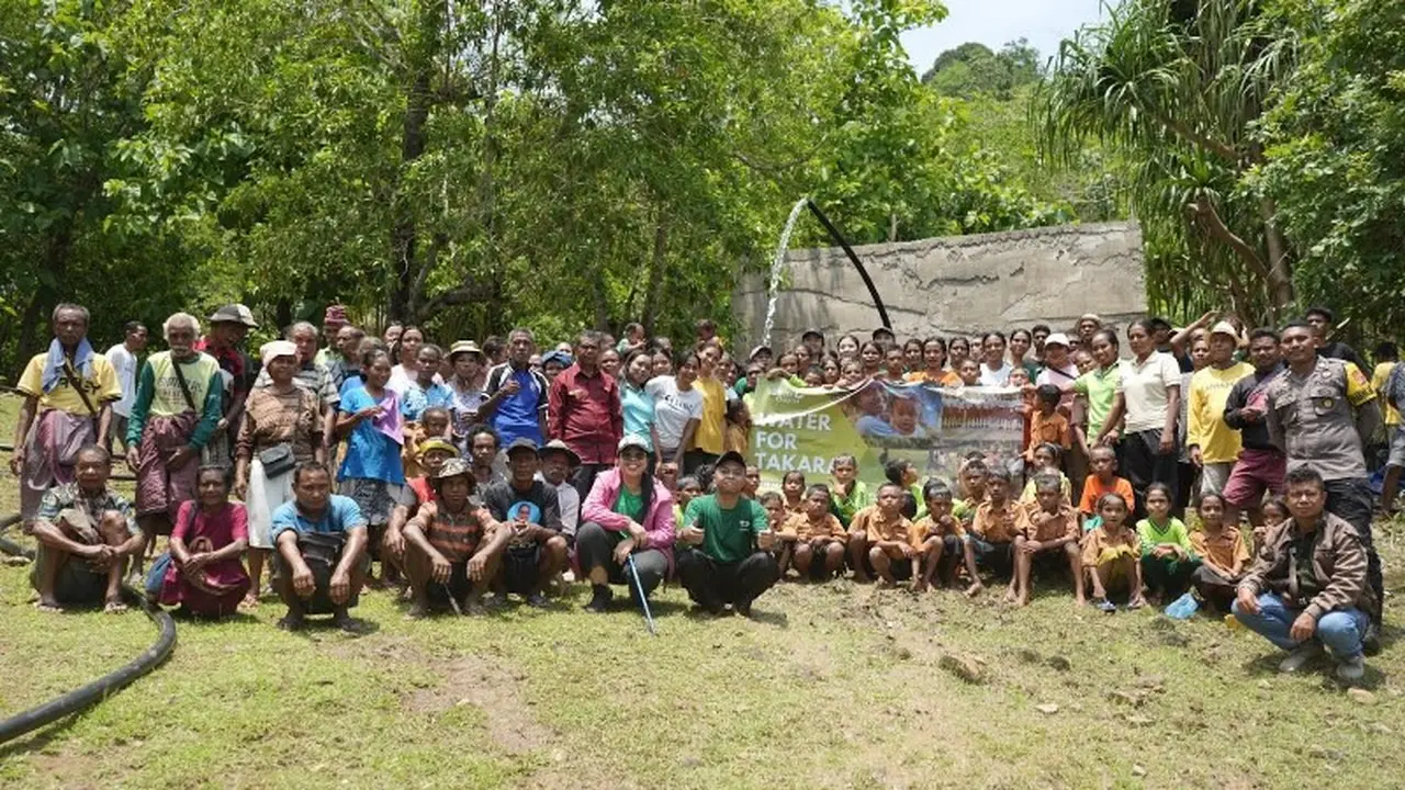 Gotong Royong Bersama Warga Desa Takarai NTT untuk Wujudkan Akses Air Bersih Berkelanjutan. foto: istimewa