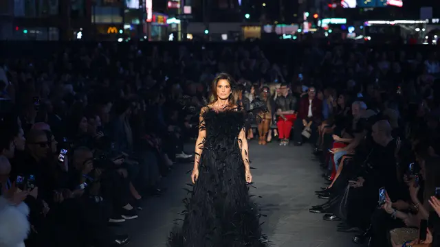 Gucci Sulap Times Square New York Jadi Runway, Paris Hilton hingga Tom Brady Jadi Model