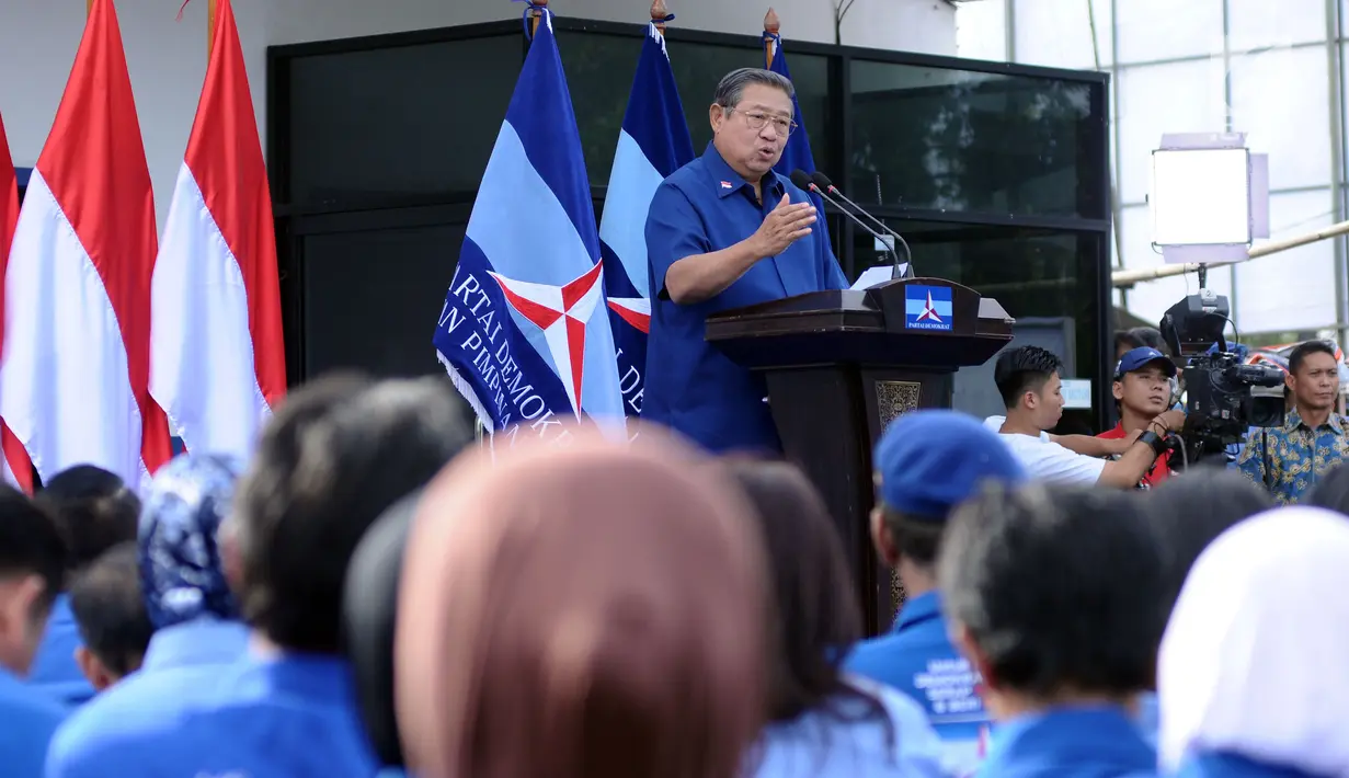 Ketua Umum Partai Demokrat, Susilo Bambang Yudhoyono saat menyampaikan pidato politik tahun 2018 di Cibinong, Kab Bogor, Jumat (5/1). Dalam pidatonya, SBY menyampaikan lima hal terkait Pilkada 2018. (Liputan6.com/Helmi Fithriansyah)