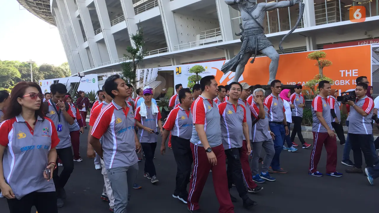 Kepolisian Republik Indonesia (Polri), Pusat Pengelola Kompleks GBK (PPK GBK), dan Indonesia Asian Games 2018 Organizing Committee (Inasgoc), menggelar olahraga jelang Asian Games 2018 Jakarta-Palembang di SUGBK, Senayan, Jakarta, Jumat (13/4/2018)