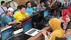 Suasana saat para penyandang tunanetra belajar mengoperasikan komputer di Makfufin Raudlatul, Serpong, Tangerang Selatan, Banten (3/5). Komputer yang digunakan dilengkapi software bicara bahasa Indonesia. (Merdeka.com/Arie Basuki)