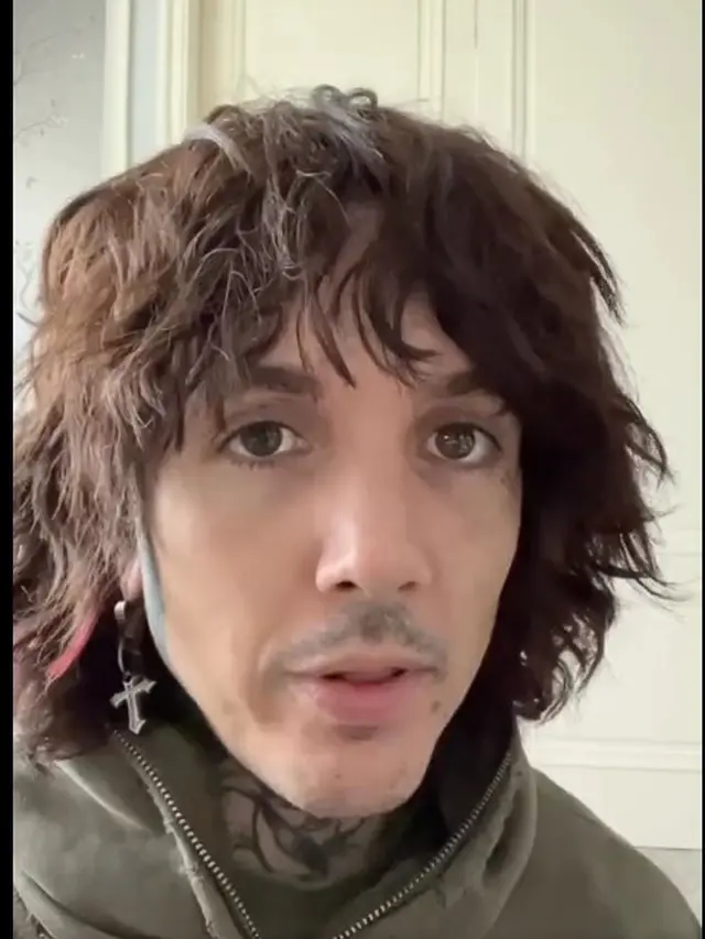 Oliver Sykes Vokalis BMTH Klarifikasi Konser di Jakarta yang Berakhir
