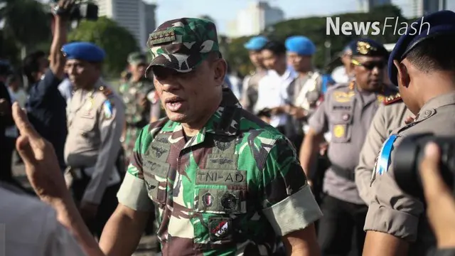 Panglima TNI Jenderal Gatot Nurmantyo menghentikan kerjasama militer dengan Australia setelah muncul isu perekrutan anggota TNI sebagai agen