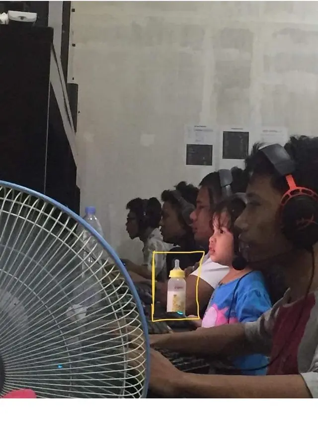Kelakuan di warnet (Sumber: Instagram/awreceh.id)