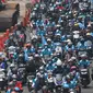 Konvoi ratusan buruh dalam memperingati May Day atau peringatan Hari Buruh Internasional pada 1 Mei 2024 dari Kawasan Industri Pulogadung menuju Istana Merdeka, Jakarta, Rabu (1/5/2024). (merdeka.com/Imam Buhori)