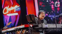 Penampilan Erwin Gutawa saat membawakan lagu Chrisye Live dalam Java Jazz Festival 2020 di JIExpo Kemayoran, Jakarta, Jumat (28/2/2020). Erwin Gutawa membawakan sejumlah lagu hits milik almarhum Chrisye seperti Juwita, Anak Sekolah, dan Hip Hip Hura. (Liputan6.com/Faizal Fanani)