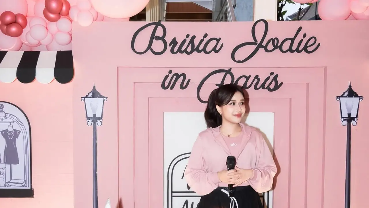 Brisia Jodie Rayakan Ulang Tahun ke-30 dengan Tema “Brisia in Paris”, Tampil Feminin Sporty Serba Pink