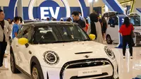 Deretan kendaraan listrik atau electric vehicle (EV) hadir dalam BCA Expo 2023 yang digelar di ICE BSD, Tangerang, pada 8-10 September 2023. Sebanyak 10 jenis kendaraan listrik lini teranyar dipamerkan, seperti Hyundai, Mercedes-Benz, Wuling, Citroen, Kia, Chery, Neta, Mini, MG, hingga BMW berbaris rapi di area showcase electric vehicle BCA Expo 2023 yang berlokasi di hall 10 ICE BSD. (Dok. BCA)