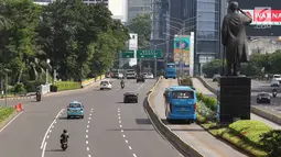 Suasana Jalan Jenderal Sudirman, Jakarta, Selasa (5/2). Libur Tahun Baru Imlek 2019 menyebabkan ruas jalan protokol di Ibukota bebas dari kemacetan dibandingkan hari biasa yang dipadati kendaraan bermotor. (Liputan6.com/Immanuel Antonius)