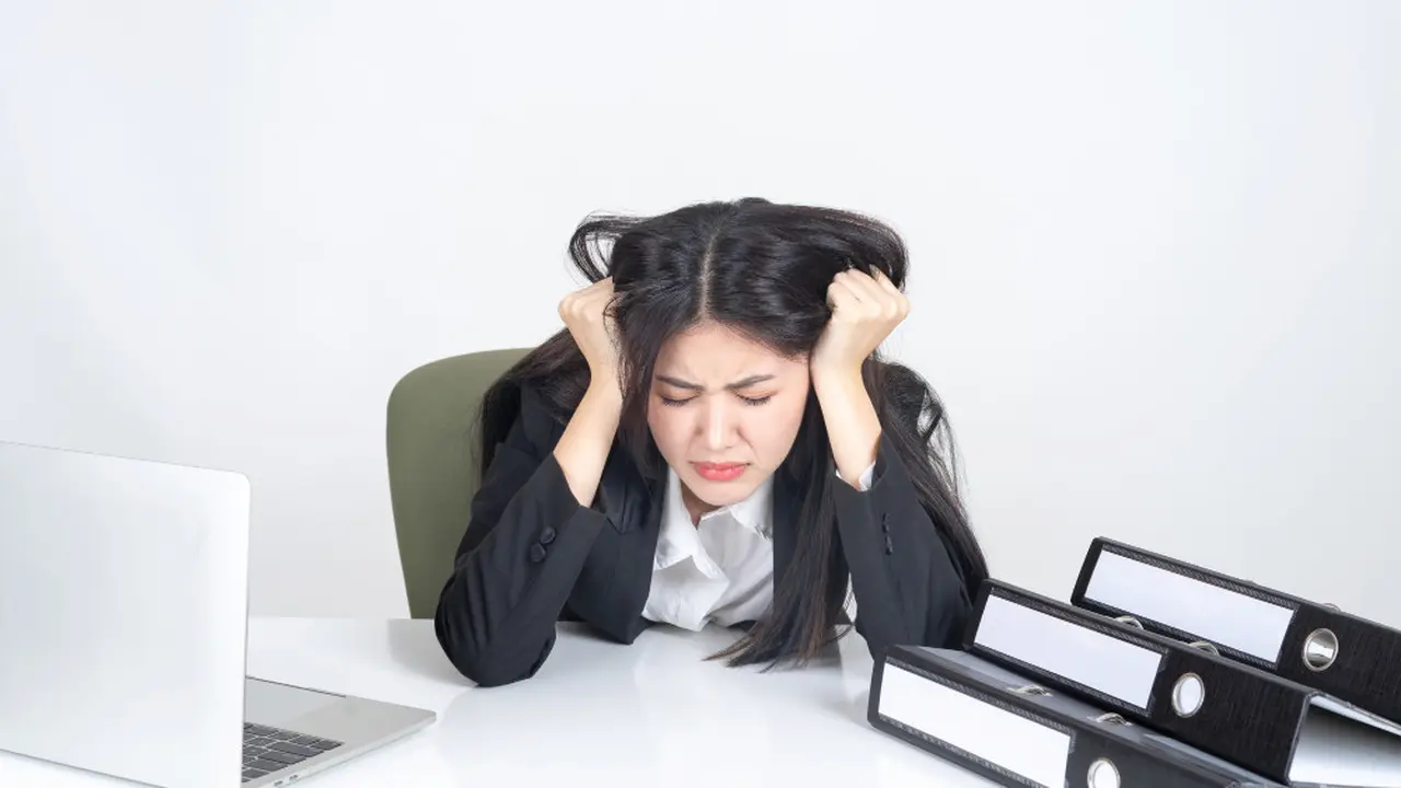 Kembali Tenang di Tengah Tekanan dengan 10 Cara Tenangkan Pikiran Saat Stress