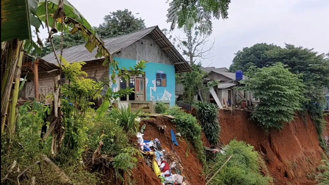 Lokasi longsor di RW2, Kelurahan Pasir Putih, Kecamatan Sawangan, Kota Depok.