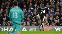 Penyerang Watford, Odion Ighalo, merayakan gol ke gawang Chelsea pada laga Premier League, di Stamford Bridge, London, Sabtu (26/12/2015) malam WIB. (AFP/Glyn Kirk)