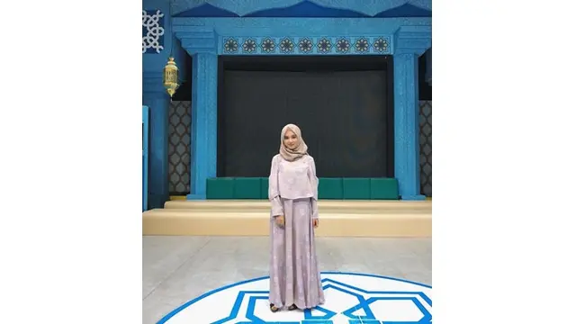 6 Potret Dianda Sabrina Berhijab, Pemeran Gina 'Dari Jendela SMP'