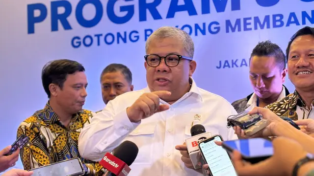 Wakil Menteri Perumahan dan Kawasan Permukiman (PKP)  Fahri Hamzah usai dialog  Percepatan Penyaluran Program 3 Juta Rumah, di Jakarta, Jumat (29/11/2024). (Tira/Liputan6.com)