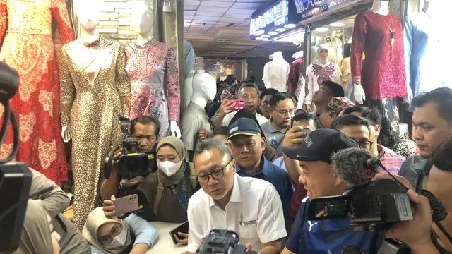 Menteri Perdagangan (Mendag), Zulkifli Hasan atau Zulhas mengunjungi Blok A, Tanah Abang