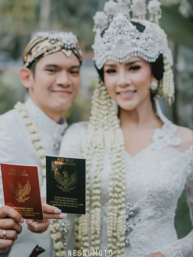 7 Detail Pernikahan Dea Rizkita Berkonsep Adat Sunda dan Modern, Curi Perhatian