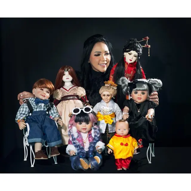 6 Potret Furi Harun, Selebgram yang Punya 347 Spirit Doll