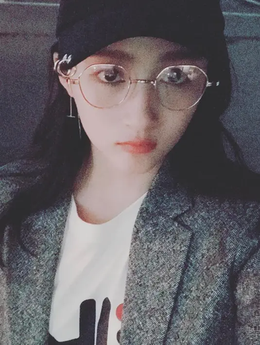 Seperti yang diwartakan Ace Showbiz, Luhan yang baru saja mengabarkan soal kabar pacarannya dengan sang kekasih, dikabarkan sudah membeli sebuah cincin dan diduga untuk pertunangannya. (Instagram/stronger917)