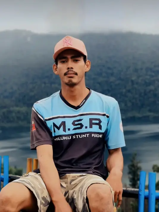 Kemiripan ini sontak membuat banyak orang terkejut dan merasa nostalgia. Tak sedikit yang berkomentar bahwa mereka merasa seolah melihat kembali sosok Dali Wassink yang sudah tiada. (Liputan6.com/Tiktok/@odestanter42)