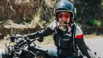 Prisia Nasution atau akrab disapa Phia ini mempunyai hobi mengendarai motor gede yang biasanya didominasi kaum pria. (Liputan6.com/IG/@prisia)