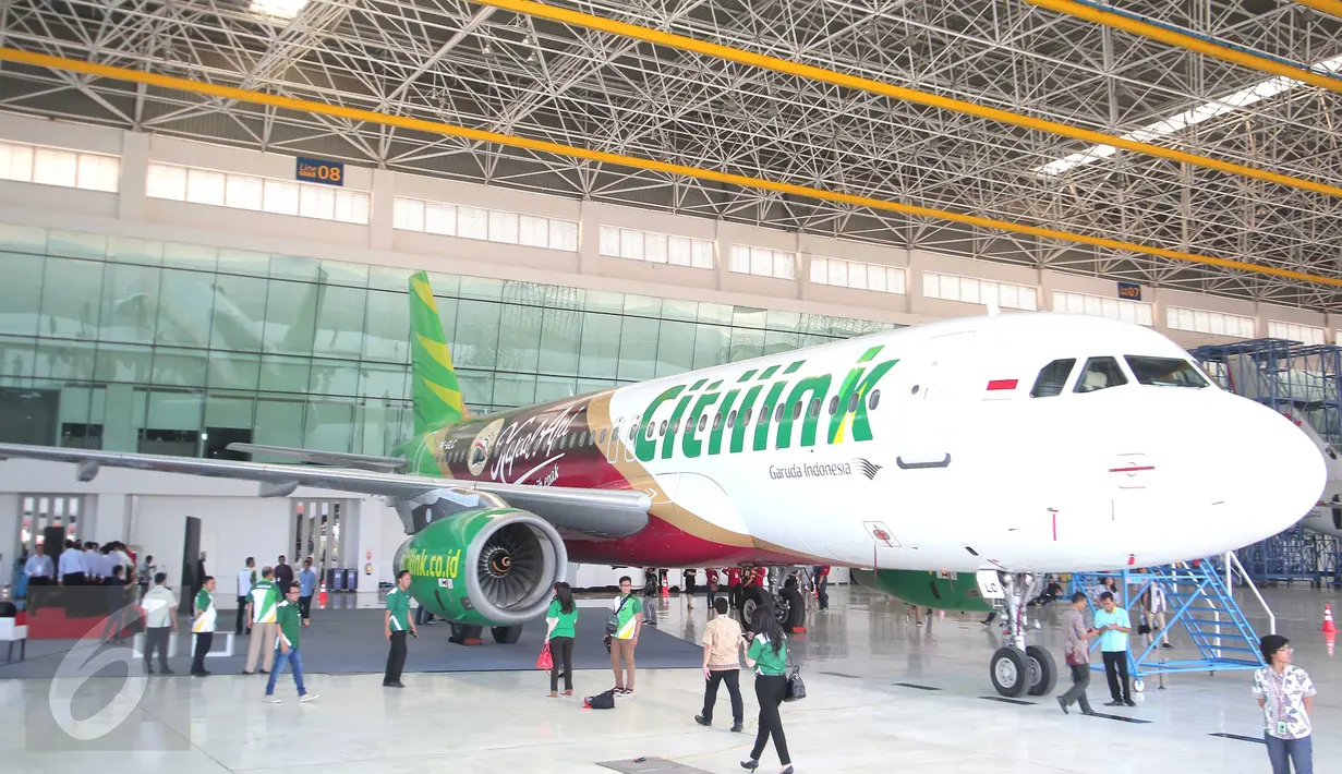 Pesawat Citilink yang merubah warna dibagian belakang pesawat di Bandara Soetta, Tangerang,(6/11/2015). Pesawat Citilink-Kapal Api tersebut akan terbang mengelilingi nusantara dimana akan membawa aroma kopi Kapal Api. (Liputan6.com/Angga Yuniar)
