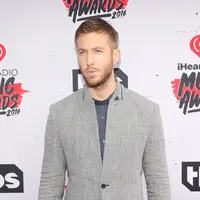 Calvin Harris tak ingin berlarut dalam rasa kesal. Ia akhirnya bergabung dan memilih Tim Kim-Kanye untuk siapkan serangan untuk Taylor Swift. (Dailymail/Bintang.com)
