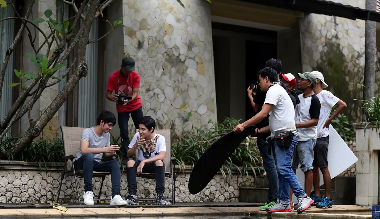 Aliando yang mulai tahun ini fokus di industri musik, menjadi model untuk project The Freaks bersama anggota The Freank lainnya, Nikita Willy dan Calvin Jeremy. (Adrian Putra/Bintang.com)