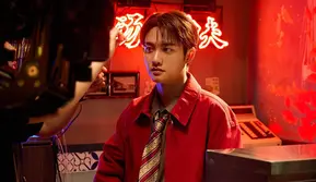 Doh Kyungsoo Tampil Bak Dosen Tampan hingga Suami Idaman