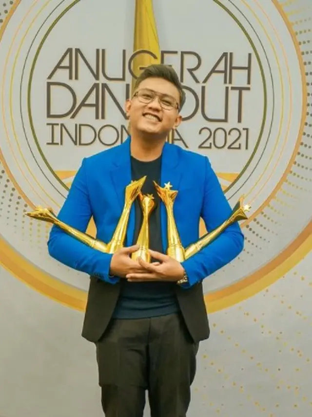 Borong 5 Piala di Anugerah Dangdut Indonesia 2021, Ini 6 Transformasi Denny Caknan