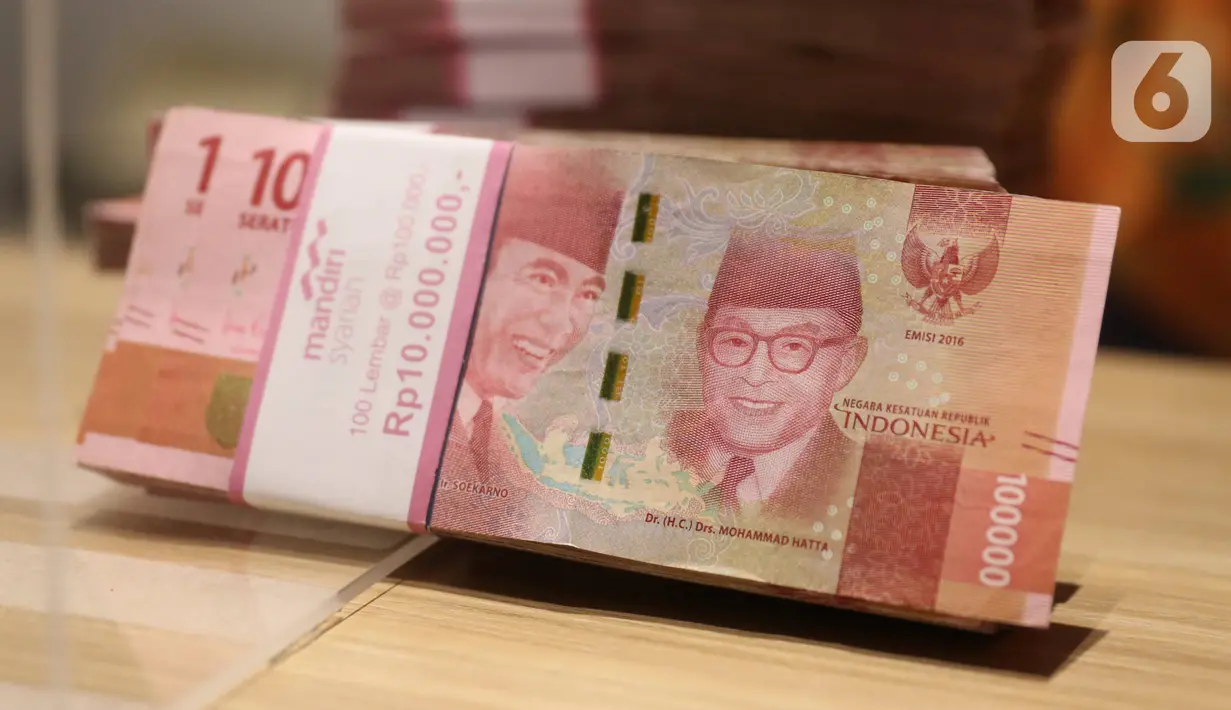 Mata uang Rupiah, Jakarta, Kamis (16/7/2020). Rupiah secara point to point pada triwulan II 2020 mengalami apresiasi 14,42 persen. (Liputan6.com/Angga Yuniar)
