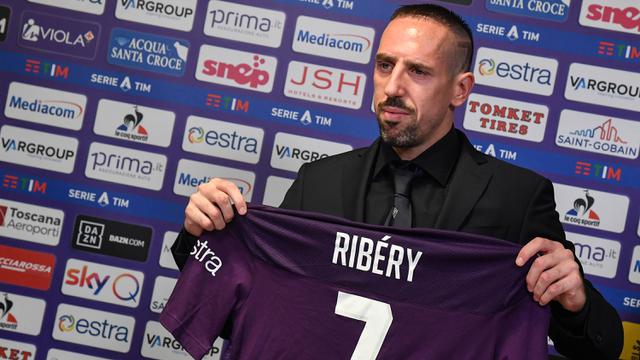 FOTO: Dengan Jersey Nomor 7, Franck Ribery Sapa Suporter Fiorentina
