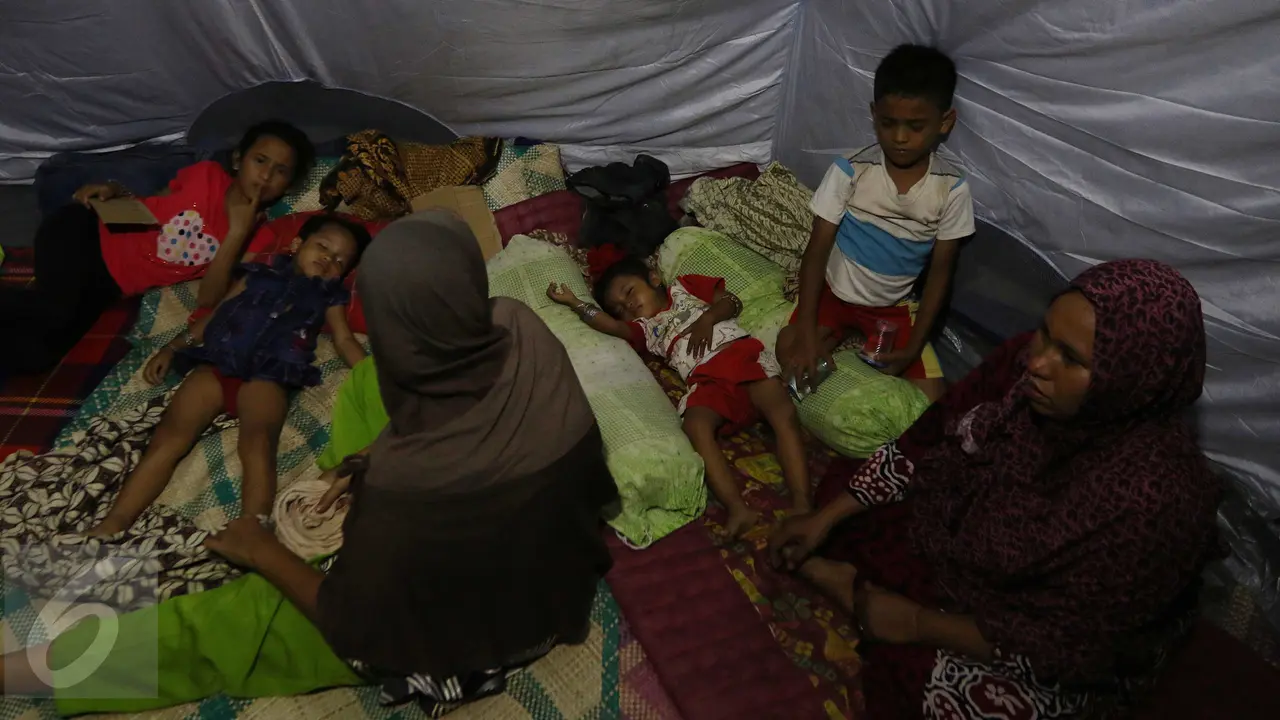 20161208-Warga Pidie Jaya Mengungsi Dalam Kegelapan-Aceh