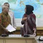 Evi Novida Ginting (ketiga kiri) bersama Ketua KPU RI, Arief Budiman usai memberi keterangan terkait pernyataan sikap KPU RI terhadap putusan DKPP di Jakarta, Kamis (19/3/2020). Evi Novida Ginting menyatakan keberatan dan akan mengajukan gugatan atas putusan DKPP. (Liputan6.com/Helmi Fithriansyah)