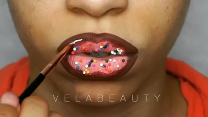 Bibir Menyerupai Wujud Donat Hanya dengan Teknik Lipstik!