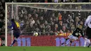 Sementara saat menghadapi Barcelona, Diego Alves pernah satu kali menggagalkan eksekusi penalti Lionel Messi di ajang Copa del Rey 2011/2012. (AFP/Josep Lago)