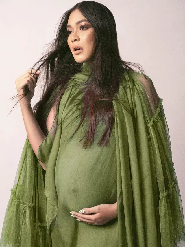 6 Gaya Maternity Shoot Kezia Warouw, Sebut Gigi Hadid Versi Indonesia