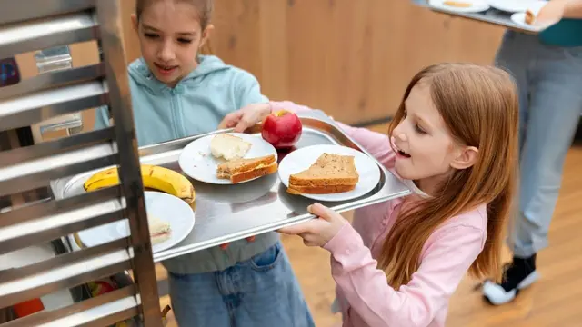 3 Dampak Positif Makan Siang Gratis dan Bergizi untuk Anak Sekolah (Foto dok : Freepik/freepik)
