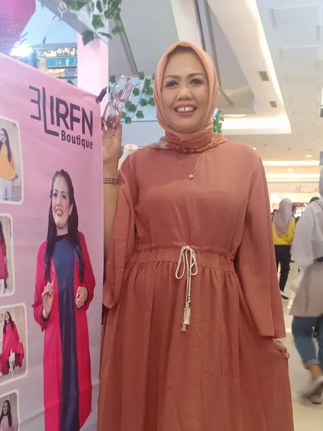Potret Terbaru Elly Sugigi Berhijab (sumber: instagram/@ellysugigi_real_)