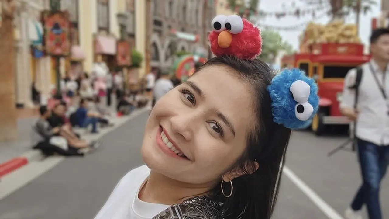 Potret Tampilan Prilly Latuconsina Fresh dengan Rambut Pendek