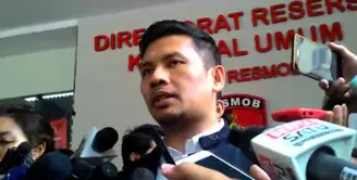 Mantan kepala BPPN, Ary Suta, diperiksa polisi di Polda Metro Jaya (7/9), terkait senjata api yang ditemukan di rumah Gatot Brajamusti.