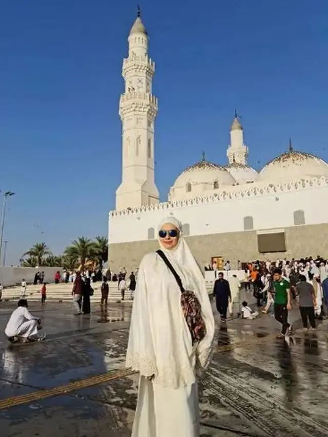 7 Potret Catherine Wilson yang Kini Mantap Berhijab, Gabung Kajian