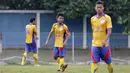 Para Pemain Barito Putera U-21, saat melakukan laga uji coba melawan Diklat Ragunan di Stadion Bea & Cukai Rawamangun, Jakarta, Rabu (2/3/2016). (Bola.com/Nicklas Hanoatubun)