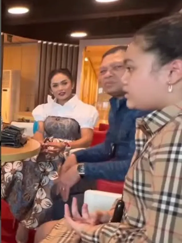 Amora Lemos, putri Krisdayanti kini bergabung dengan label musik terkenal (Foto: Instagram @amora_lemos05 @krisdayantilemos)