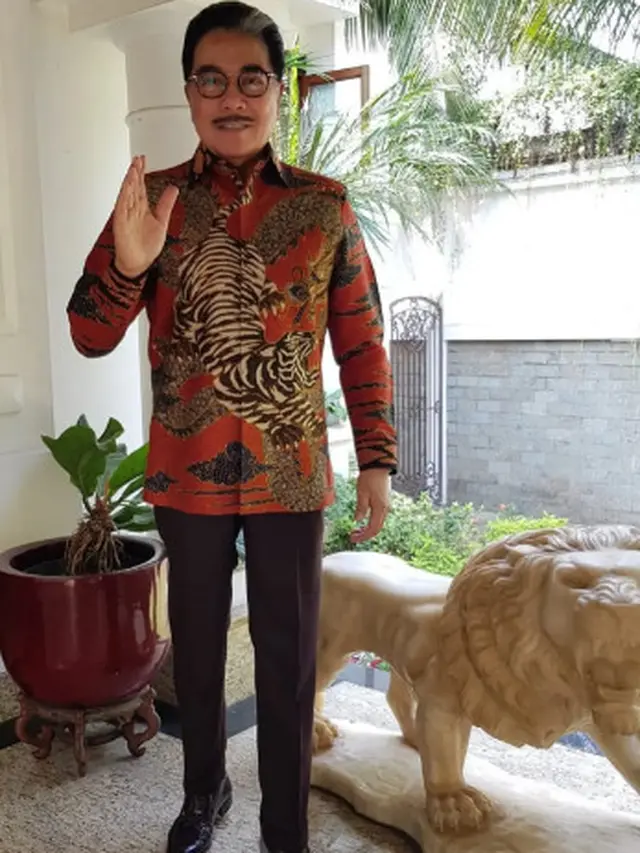 Gaya berpakaian Hotma Sitompul (sumber Liputan6.com)