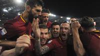 Para pemain AS Roma merayakan gol yang mereka cetak ke gawang Lazio pada laga pekan ke-13 Serie A (18/11/2017).  (doc. AS Roma)