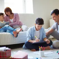 Ilustrasi Keluarga Bahagia Ibu Ayah Anak / Freepik by pressfoto
